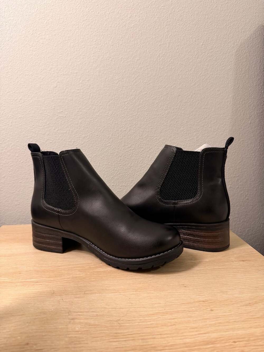 Eastland Jasmine Chelsea Boot Black Leather